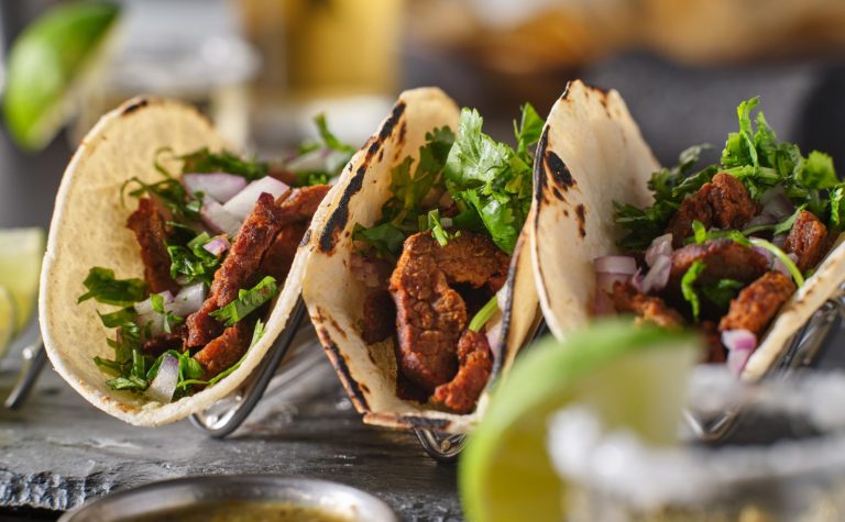 Pesta Kuliner Meksiko: Kelezatan Taco Otentik dan Racikan Koktail Segar